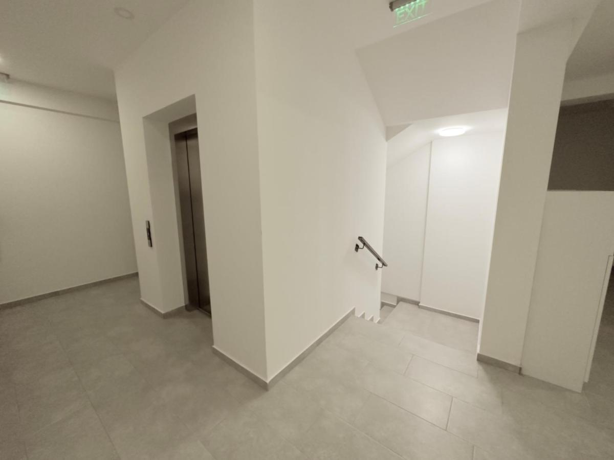 Enjoy The Light ! Central Space Oradea Exterior foto
